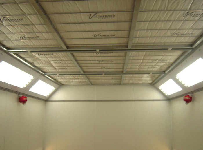 Потолочные фильтры в малярной камере Потолочные фильтры в малярной камере