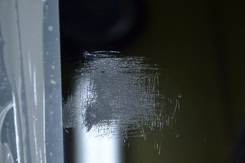 Повреждение на лобовом стекле Повреждение на лобовом стекле