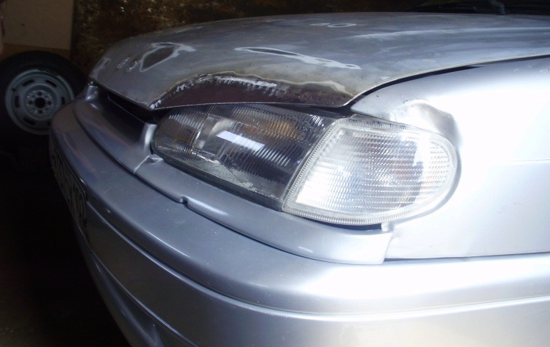 Повреждения на капоте ВАЗ 2114 Повреждения на капоте ВАЗ 2114