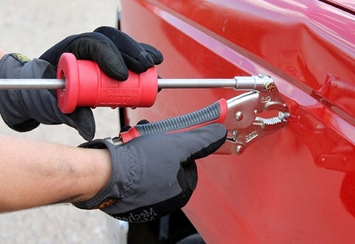 Выправка вмятины на кузове Выправка вмятины на кузове