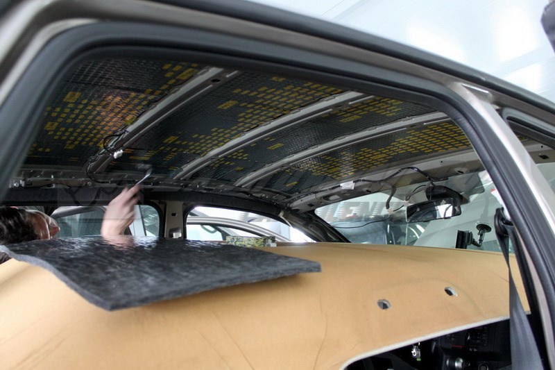 Шумоизоляция потолка в салоне авто Шумоизоляция потолка в салоне авто