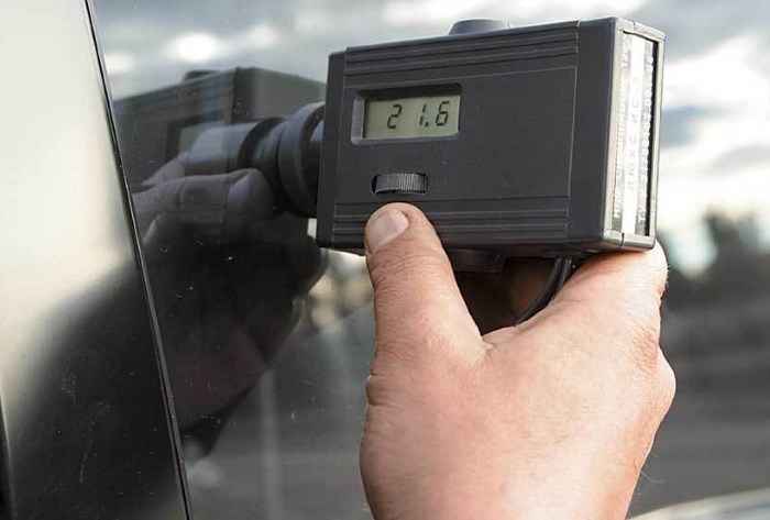 Замер светопропускной способности стекла авто Замер светопропускной способности стекла авто