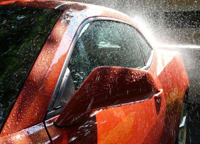 Восковая пленка защищает покрытие кузова от грязи и воды Восковая пленка защищает покрытие кузова от грязи и воды